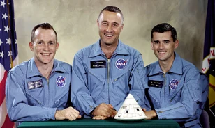 „Tűzzel küzdünk… Engedjetek ki… Meg fogunk égni…” – Ötvenöt éve történt az Apollo–1 tragédiája