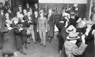 Al Capone alvilági bandaháborúja állhatott a hírhedt Valentin-napi mészárlás hátterében
