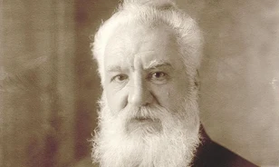 Mindössze két óra előnnyel lett Alexander Graham Bell a telefon feltalálója