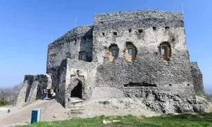 Megnyílt a felújított somlói vár