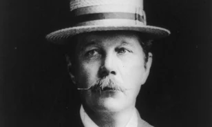 Valódi nyomozásokhoz is segítségül hívták Sherlock Holmes atyját a brit hatóságok