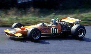 Sérült lábbal is az autóversenyzés meghatározó alakjává vált Bruce McLaren