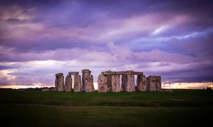 Székek helyett a Stonehenge-dzsel tért haza az aukcióról
