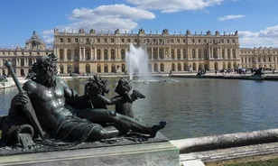 A Louvre-ban és Versailles-ban is takarékoskodnak az energiával
