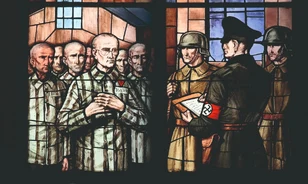 Maksymilian Kolbe atya önfeláldozása<br />
