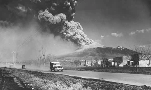 A győzelem jelét rajzolta a hegyoldalra a Vezúv lávafolyama 1944-ben