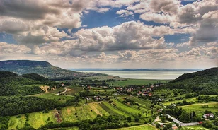 Könnyűzenei albummal népszerűsítik a Balaton természeti értékeit