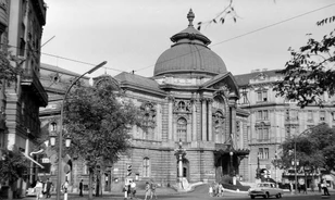 Mélyrepüléssel indult a Vígszínház története