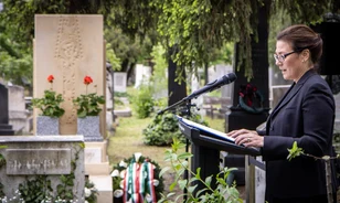Budapest arculatának egyik alakítójára, Kallina Mór építészre emlékeztek megújult síremlékénél