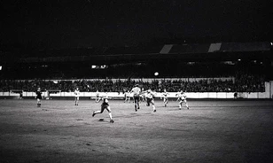 Egy héttel az elbontása előtt borult lángba a bradfordi stadion fa lelátója
