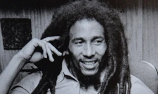 Zenéjével küzdött a hazáját dúló viszályok ellen Bob Marley