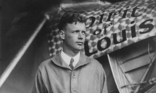 Rádió és ejtőernyő helyett is üzemanyagot vitt magával híres útjára Charles Lindbergh
