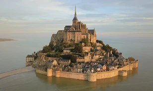 Kétévi készülődés után ünnepli fennállása 1000. évfordulóját Mont-Saint-Michel mesébe illő apátsága