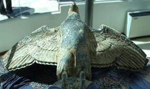 Mégsem olvasztják be az Uruguayban elsüllyesztett német hadihajóról kiemelt bronzsast