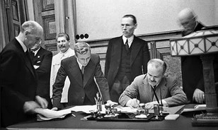 Még Gorbacsov idején is tagadták a Molotov–Ribbentrop-paktum titkos záradékának létét