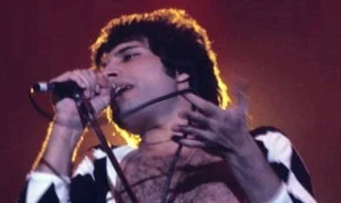 Rekordáron kelt el Freddie Mercury Bohemian Rhapsody-karkötője