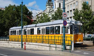 Egykor két vállalat osztozott a 2-es villamos panorámavonalán