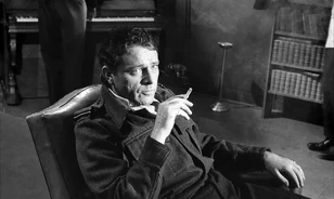 A rögbit és a repülést hátrahagyva érkezett meg a színpadra Richard Burton
