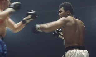 Folyóba dobta elkeseredésében olimpiai aranyát Muhammad Ali