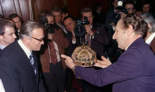 Kádár János nem volt jelen a Szent Korona visszatérésénél