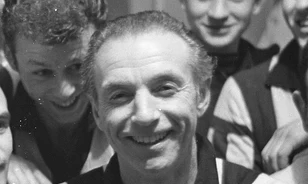 Még aktív játékosként lovaggá ütötték az első aranylabdás futballistát