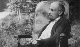 Az ideológiai viták mellett szórakozásra is szakított időt Capri szigetén Lenin