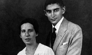 Halála előtt műveinek elégetésére kérte barátját Franz Kafka