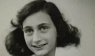 Szobrok és egy rózsafajta is őrzi Anne Frank emlékét Japánban