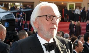 Szülei szándékai ellenére eredetileg szobrásznak készült Donald Sutherland