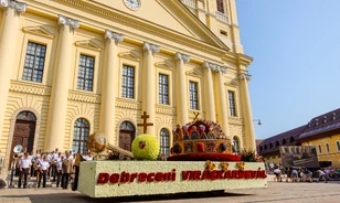 Visszatér az éjszakai felvonulás a Debreceni Virágkarneválra