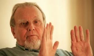 Sztálinizmus kritizálása miatt vált nemkívánatossá a népszerű lengyel író személye
