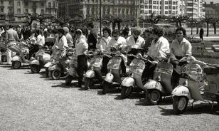 Darázsra emlékeztető formája és hangja után kapta nevét a legendás Vespa