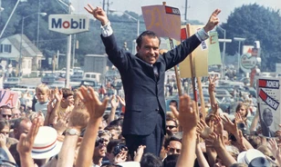 A Watergate-botránnyal teljesen aláásta hatalmát Richard Nixon