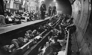 Másra tervezték, de légópincének is beváltak a londoni metró megállói