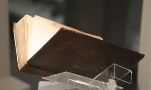 Hátborzongató lelet: a hírhedt gyilkos bőrébe kötött könyv