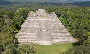 Feltárták Caracol első királyának sírját Belize dzsungelében