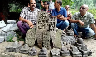 Ősi Shiva Lingamokat találtak Dél-Kasmírban