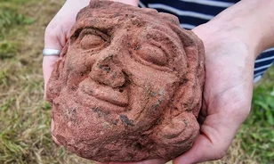 A vörös homokkő titka: lenyűgöző viking kori fejet találtak