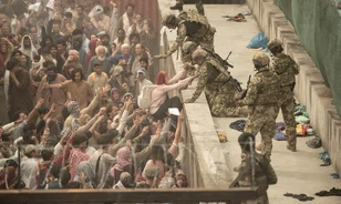 Sárkányok Kabul felett - A Sámán Pajzs hadművelet nyomában