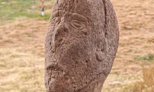 Mit mesélnek a Taş Tepeler ősi arcai?