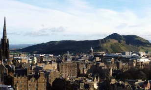 Titokzatos állatmaradványokra bukkantak Edinburgh ikonikus hegyénél