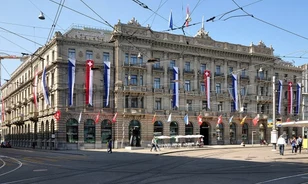 Közel 900 náci kötődésű számlát rejtegethetett a Credit Suisse