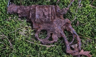 Több mint százéves Bulldog revolverre bukkantak Lengyelországban
