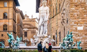 Turista rongálta meg a firenzei Neptun-kutat