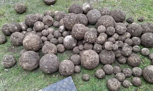 Középkori ágyúgolyók és világháborús leletek kerültek elő Belgiumban