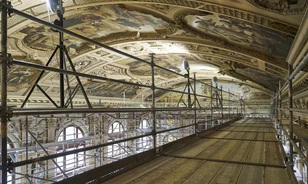 Testközelből láthatók Gustav Klimt restaurált mennyezetfreskói Bécsben