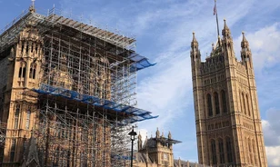 Több évtizedig eltarthat a londoni parlament omladozó épületének felújítása