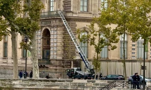 Megfilmesítik a Louvre tavalyi látványos ékszerrablását