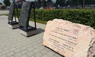 Áthelyezték az auschwitzi múzeum emléktábláit