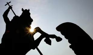 Mitikus sárkányölésekre épült Szent György legendája